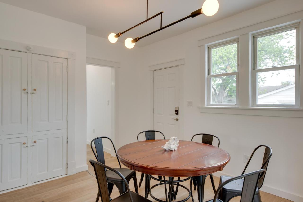 Modern Family Home In Mason With Backyard And Fire Pit Eksteriør bilde