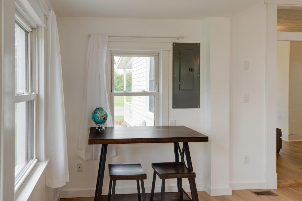 Modern Family Home In Mason With Backyard And Fire Pit Eksteriør bilde